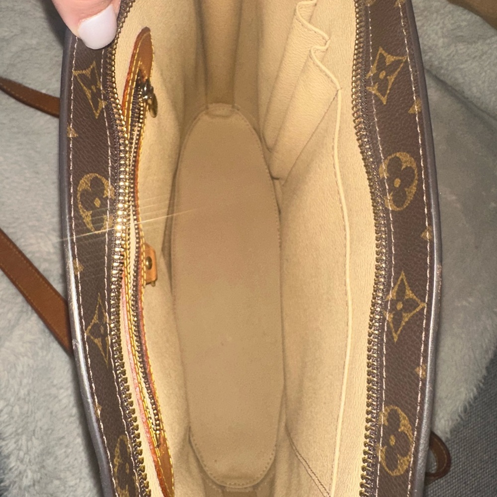 LOUIS VUITTON
LV Monogram Babylone - Picture 12 of 12